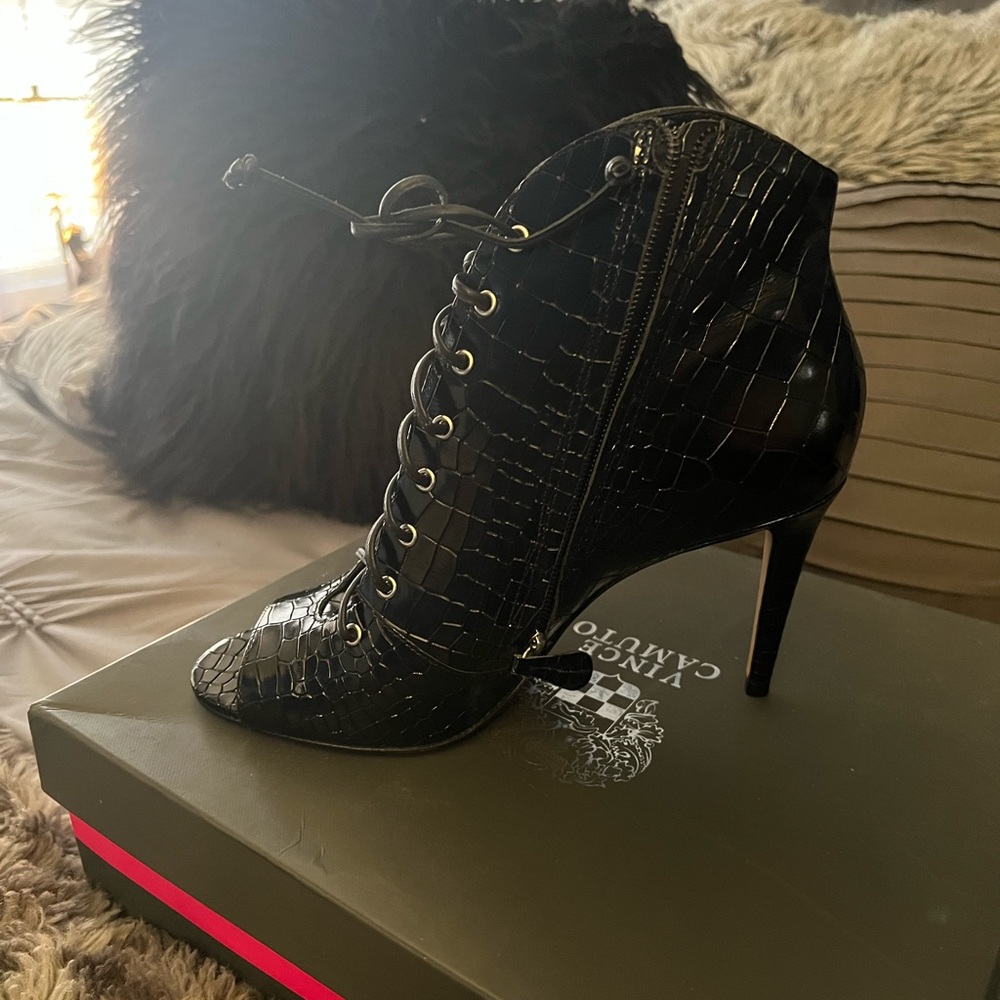 Vince Camuto toe out ankle boot (patent leather)